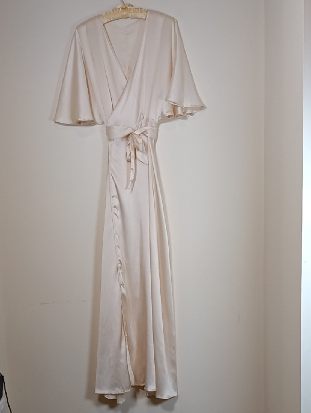 What Katie Did Gold Label Satin  Cream Wrap Robe with Attached Tie Waist Size 12 - Picture 5 of 16